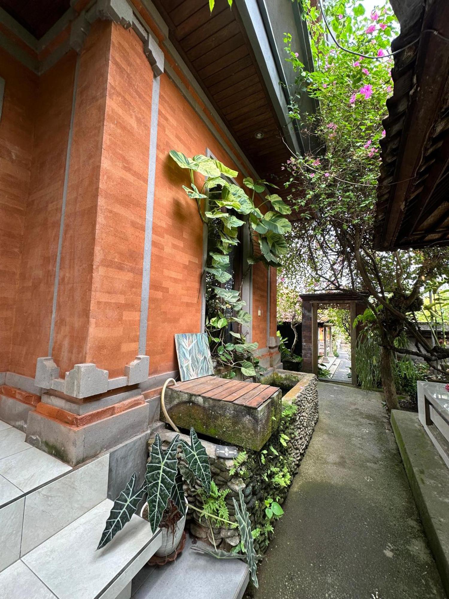 Tagel Karsa House Hotel Ubud  Bagian luar foto